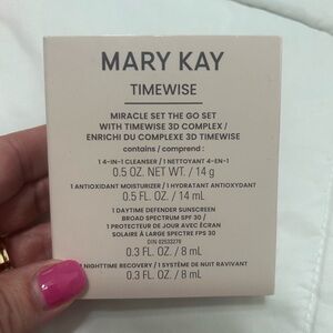 Mary Kay Timewise Miracle Go Set with 3D Complex